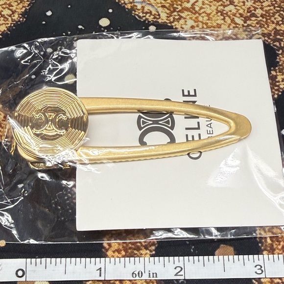 Celine Beaute Elegant Gold Hair Clip - Picture 4 of 4